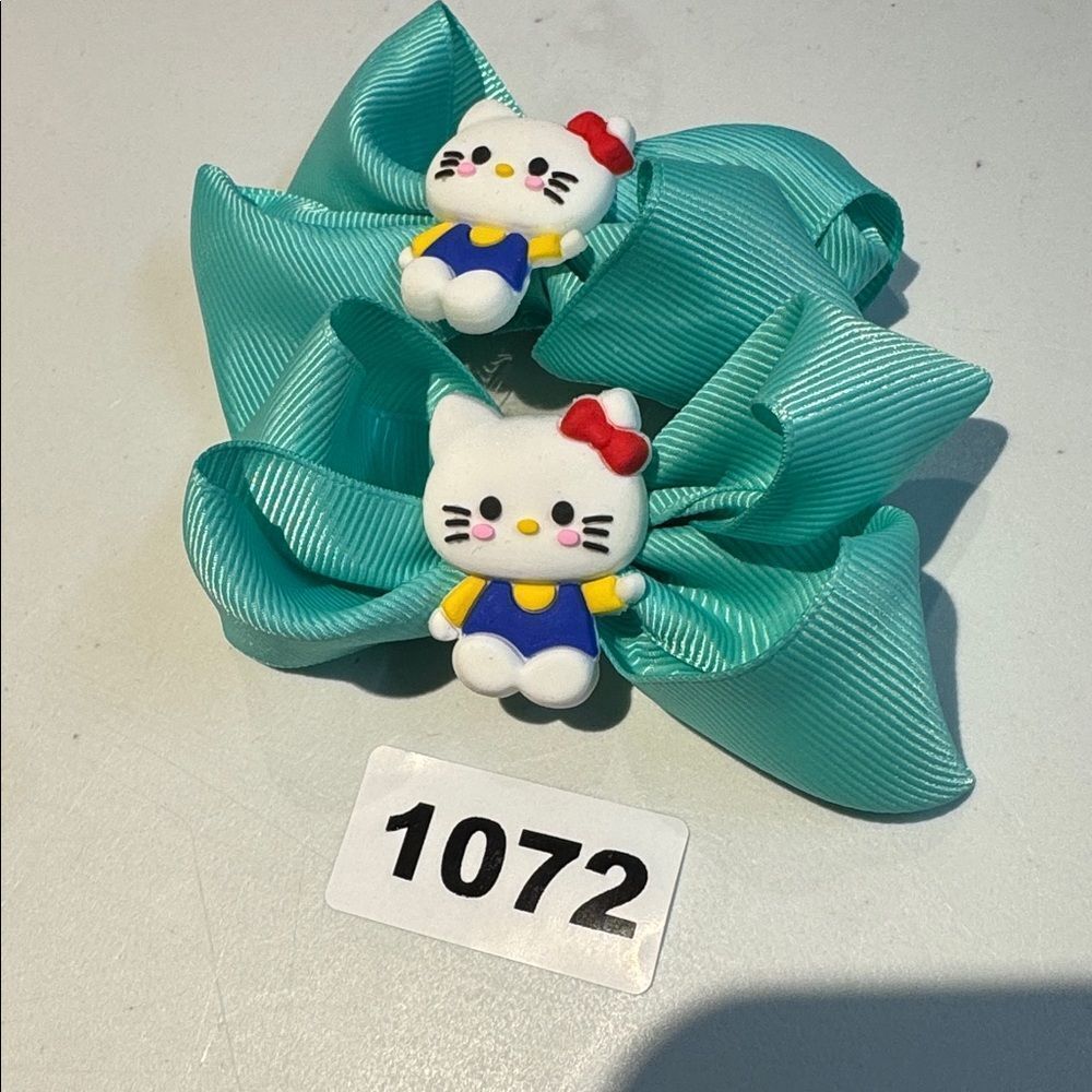 1072 Mint Green Color 2 Piece Set Hello Kitty Alligator Clip Hair Bows